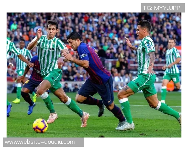 巴塞罗那主场迎战皇家贝蒂斯力争三分争夺西甲冠军荣耀