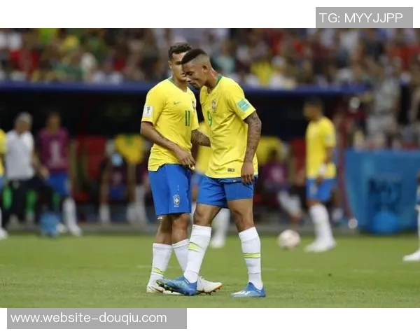 巴西对阵荷兰黄健翔激情解说回顾足球盛宴的经典时刻