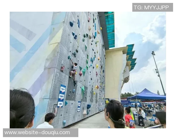 广州极限运动队在世界攀岩锦标赛中的默契配合与精彩表现分析